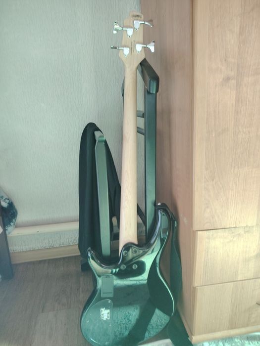 Продам басс Cort action bass plus