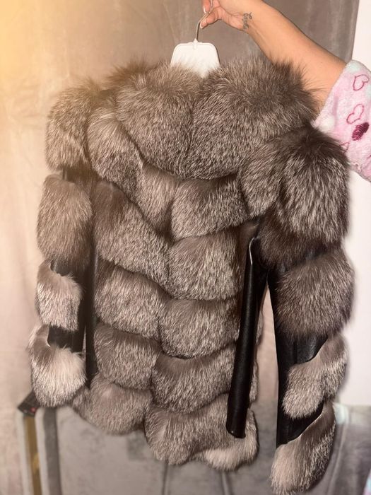 Vând blană de vulpe naturală