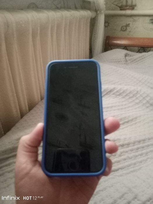 Продам айфон 8!!