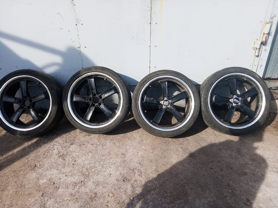 Продам диски на 18 с резиной