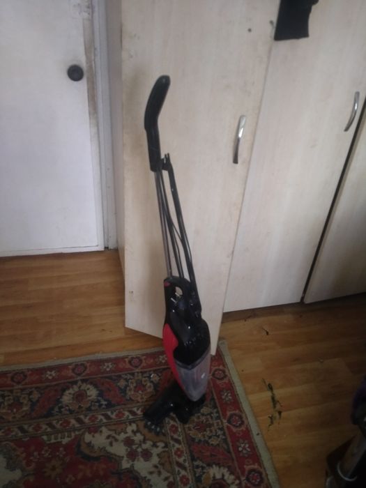 Пылесос вертикальный