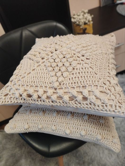 Декоративные подушки

Съёмный чехол на молнии
Ручная работа
Можно сдел