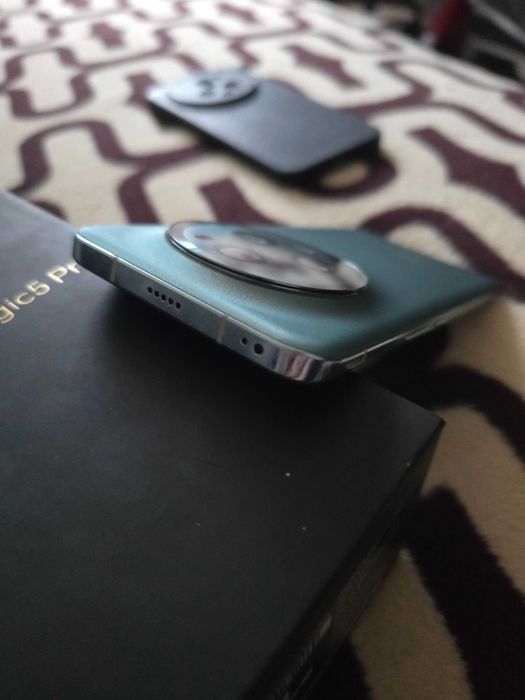 Honor Magic 5 Pro 512 cu 12 GB ram Snapdragon 8 Gen 2