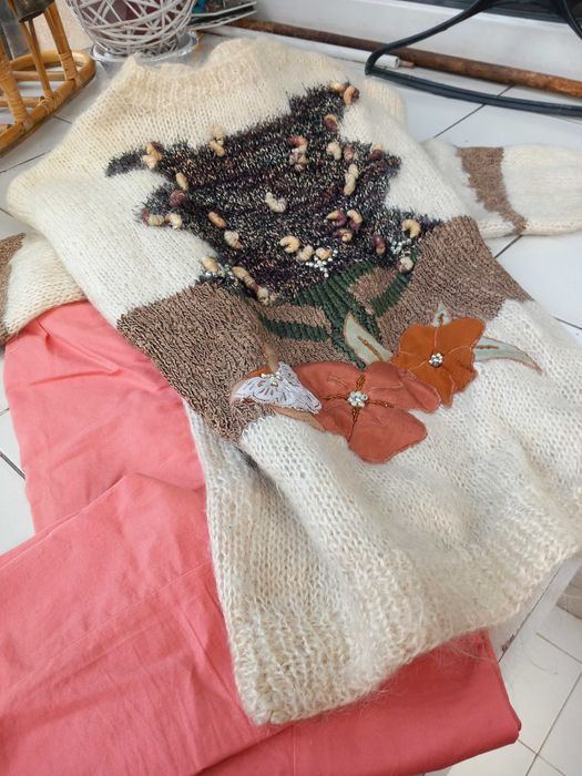 Дизайнерски пуловер ръчна изработка уникат