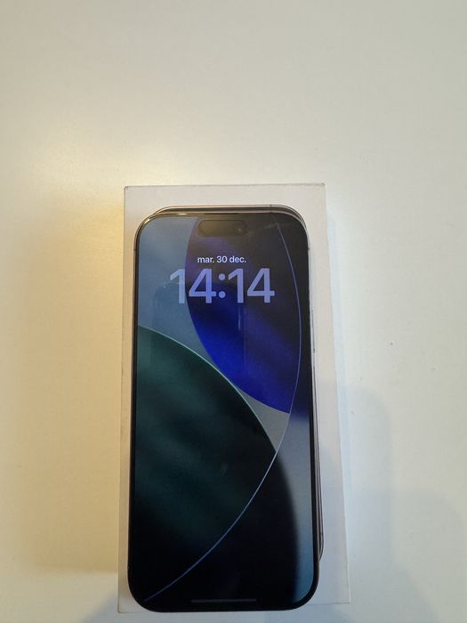 Ca nou iphone 16 pro cutie cablu