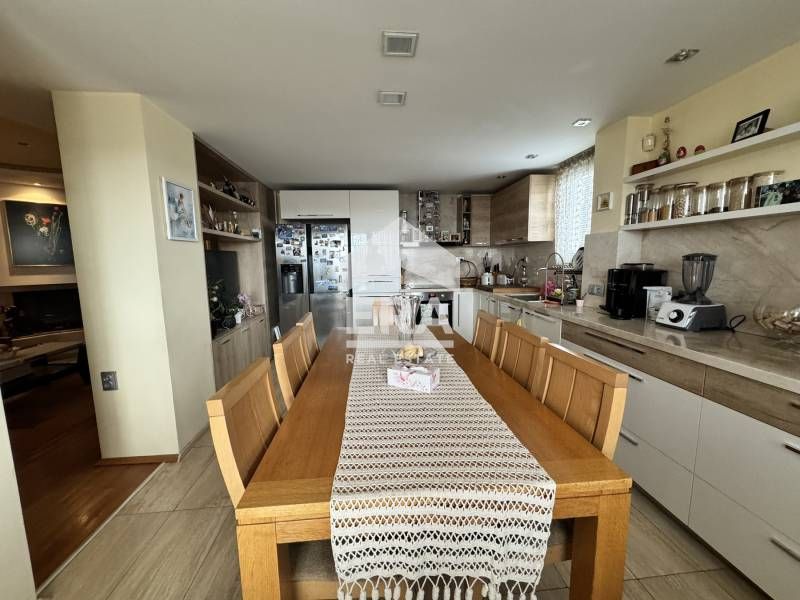 Продава се Тристаен апартамент в Варна, Лятно кино Тракия - 108 кв.м за 2407 €/кв.м - Снимка #3