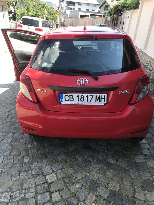 Продавам Тойота Ярис 1.3