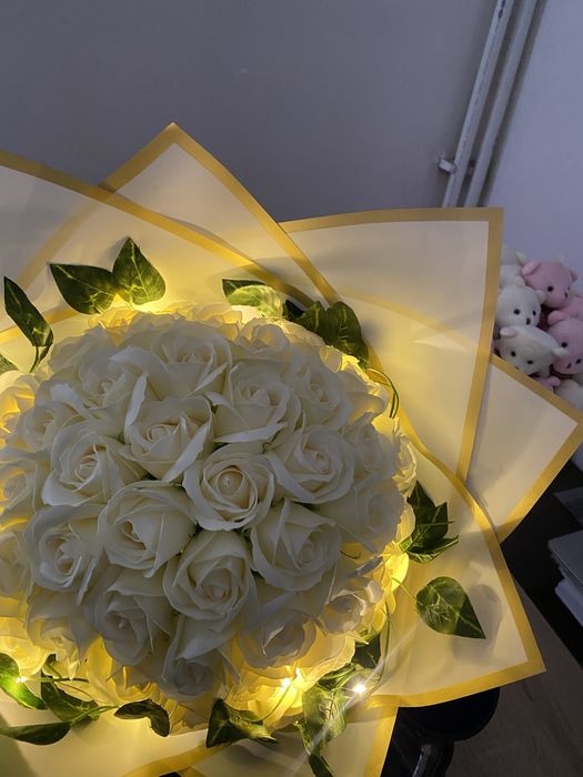 buchet trandafiri de sapun cu instalatie