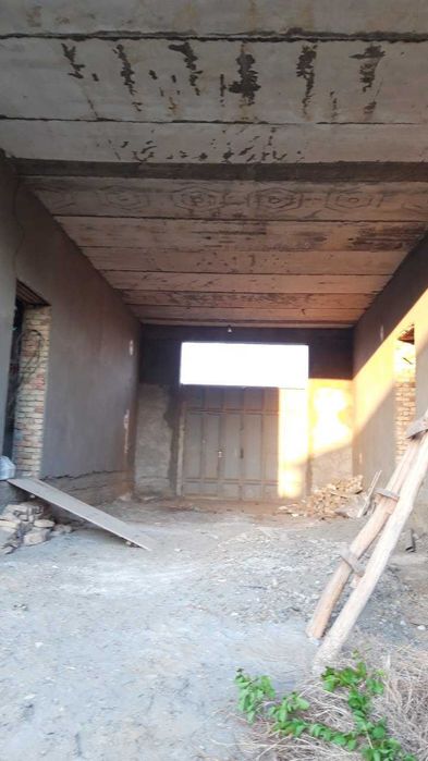 Ҳовли сотилади, 6,5 сотих, 6 хона, 2 санузел, 2 та подвал, коропка