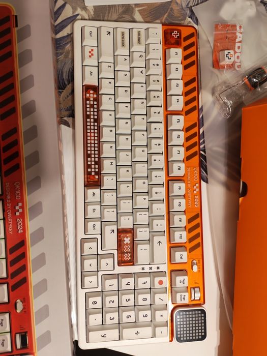 Vand tastatura QWERTKEY QK100 APEX