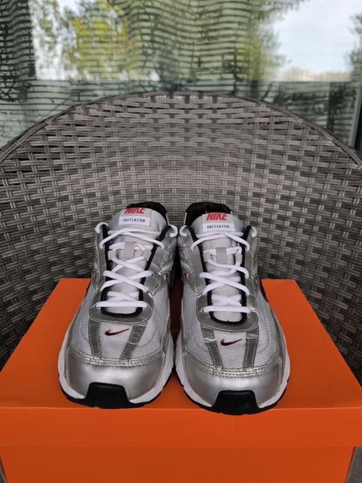 Adidași Nike Initiator