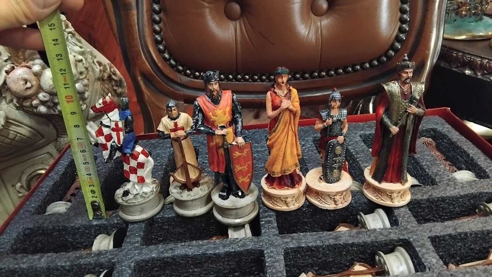 комплекти фигури за шах