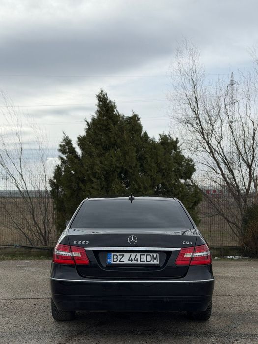 Vând Mercedes-Benz E-Class W212 E220 CDI BlueEFFICIENCY