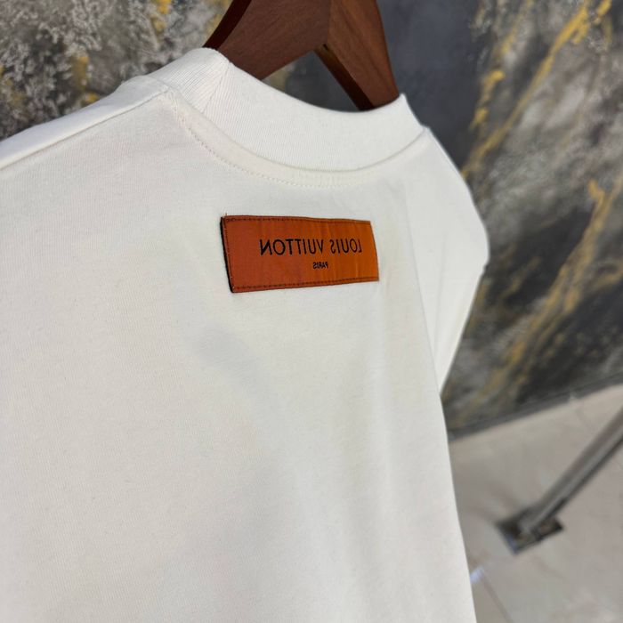 Oferta!! Tricou LV. Calitatea luxury si model rar.Toate marimile