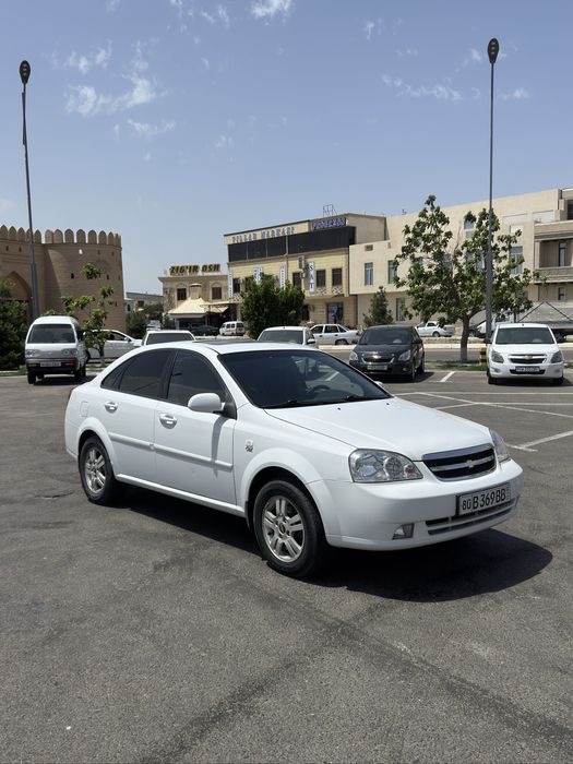 Lacetti 1.8 сотилади