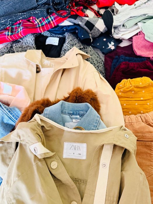 Lot haine fată varsta 5-6-7 ani in conditie foarte buna si