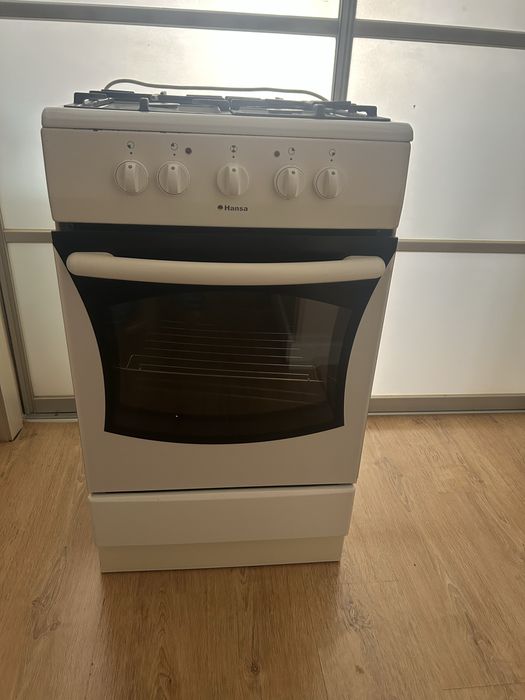 Продам газ плиту Hansa