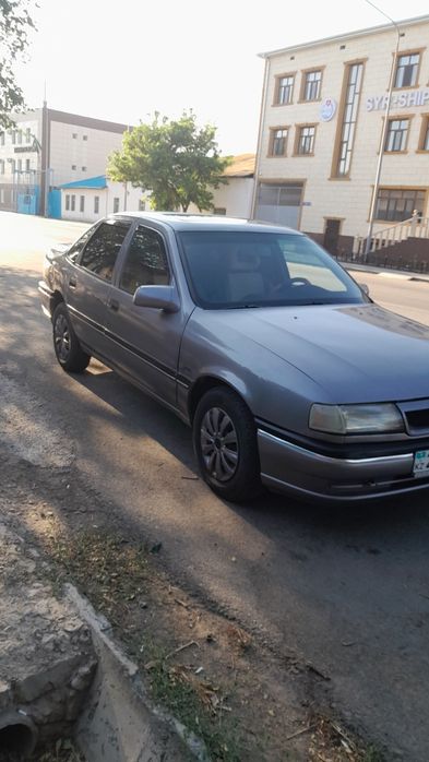 Машина сатылады. Опел вектра 1.8