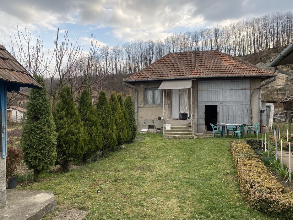 Vând casă în localitatea Var, oraș Jibou.