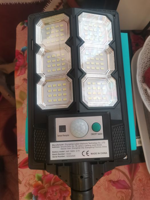 Lampa solara pe leduri