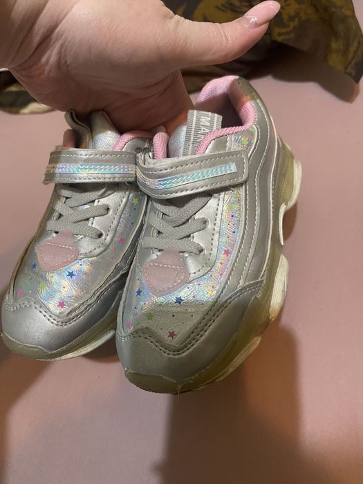 Продаются кроссовки