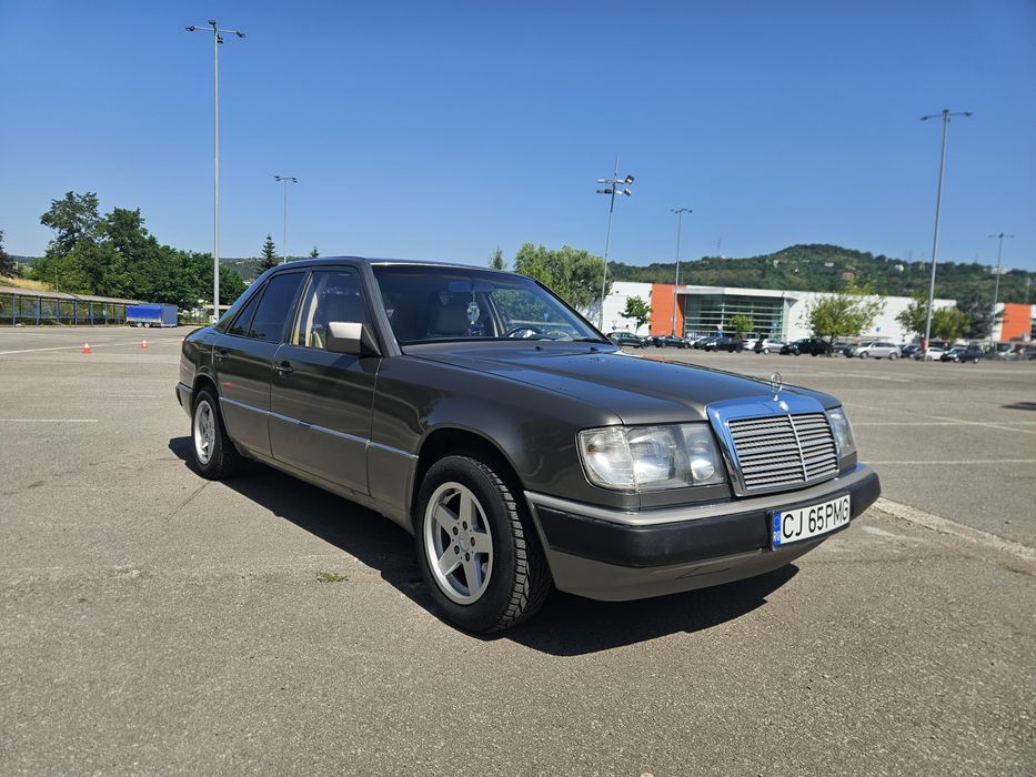 MERCEDES-BENZ E-Class 1992