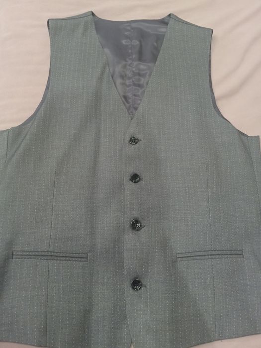 Продам костюмы мужские.