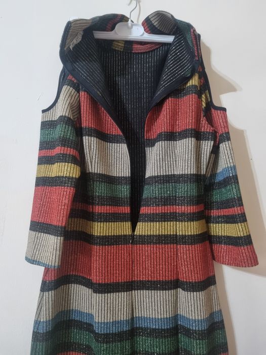 Rochie lungă cu umeri goi