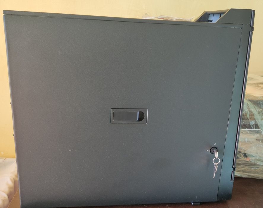 Компютърна кутия IBM eServer xSeries 205 (с захранване)