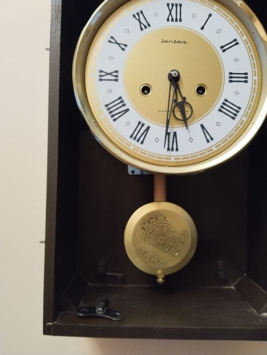 Часы настенные с боем.