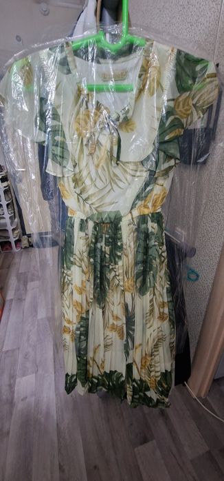 Продам платья женские