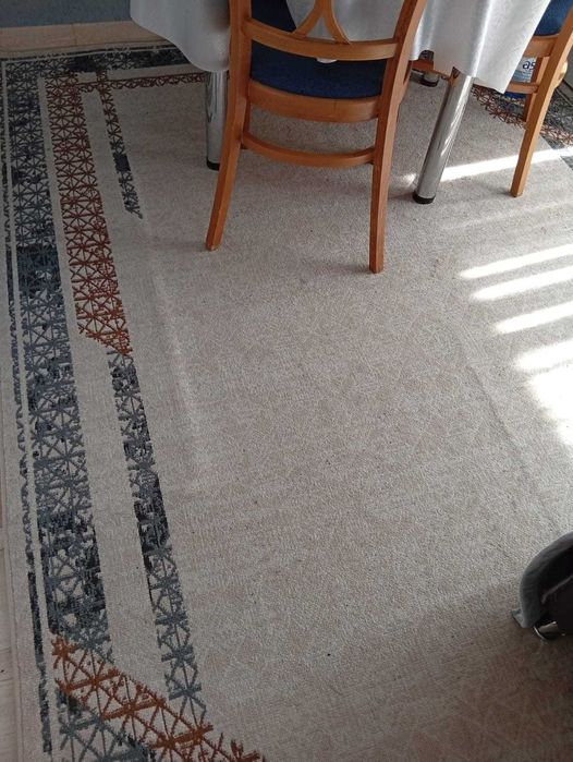 Ковёр, мантоварка, приборы для еды