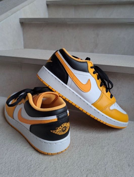 Nike Air Jordan 1 low taxi