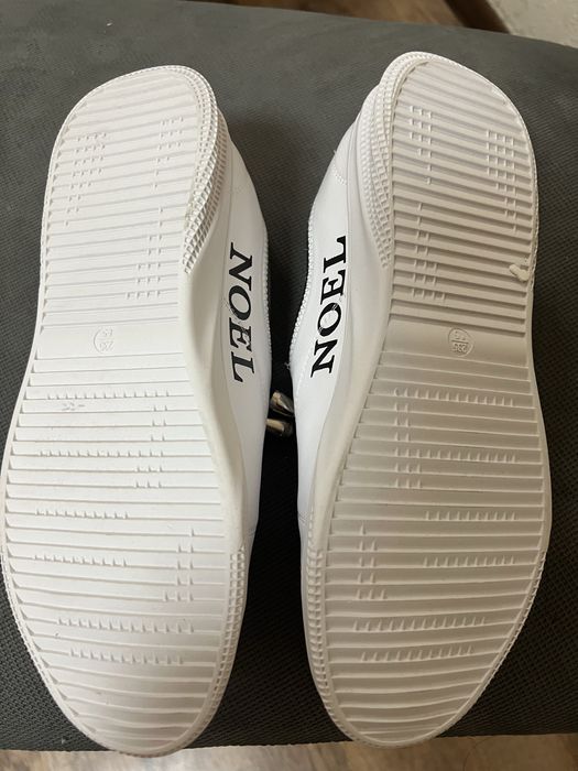 Продам кроссовки