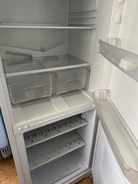 Холодильник Indesit
