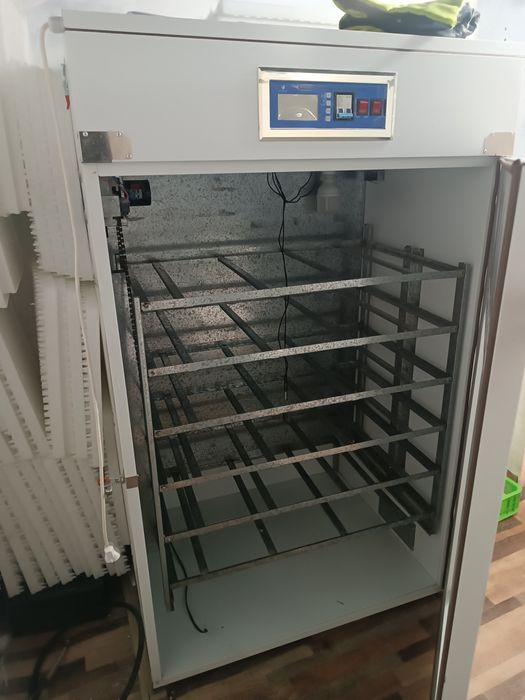 Inkubator sotiladi 3 mingtali