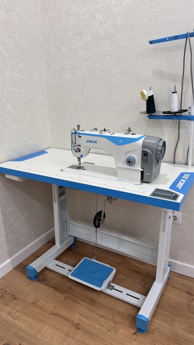 Швейная машинка F4