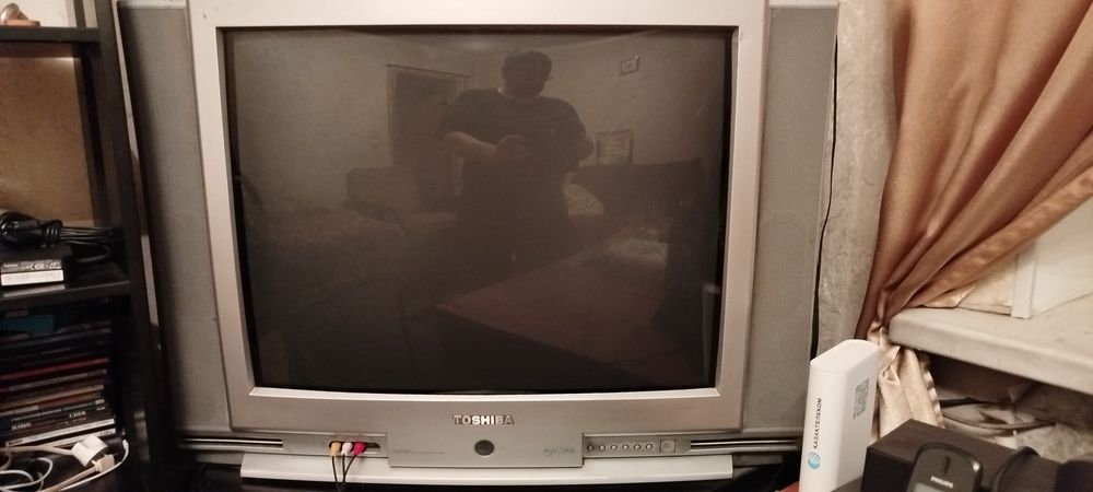 Телевизор TOSHIBA диагональ 70см