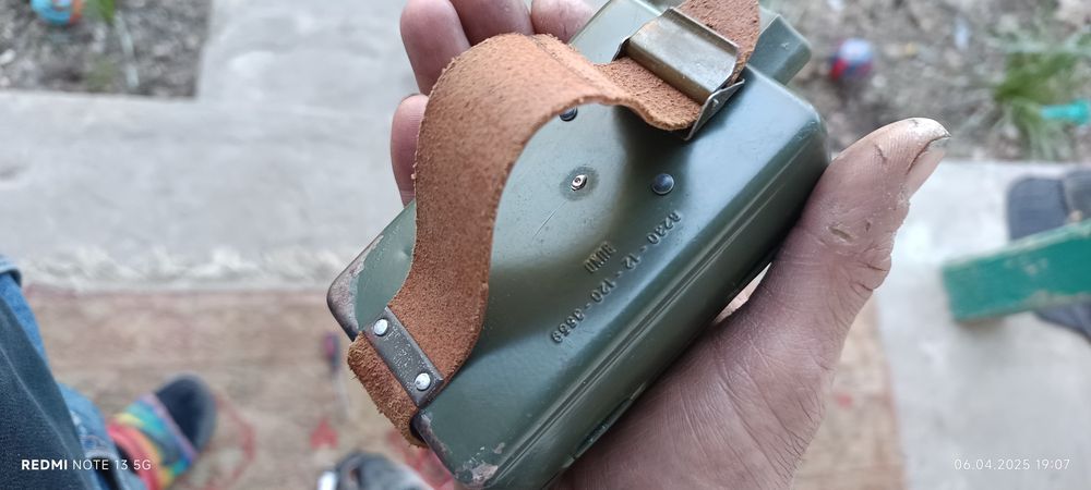 Vând lanterna veche de Armata