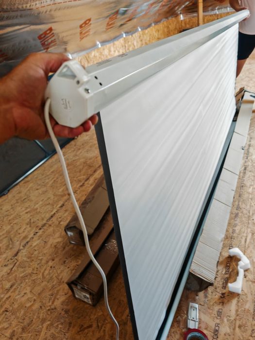 Ecrane de proiectie electrice 100" si 120", cu defect, TLES100, TLES120