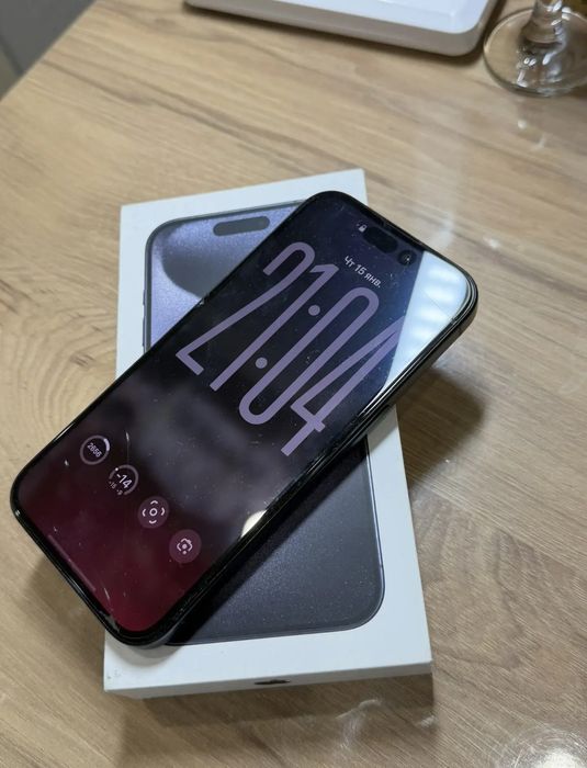 Айфон 15 про 256гб. Синий