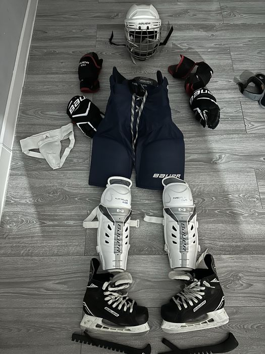 Продам форму хоккейную!