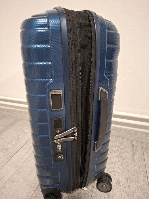 Vând troler cabină extensibil Samsonite, nou.