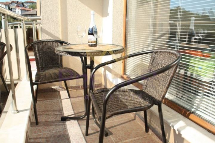 Дава се под наем Едностаен апартамент в к.к. Св.Св. Константин и Елена - 38 кв.м за 350 € - Снимка #5