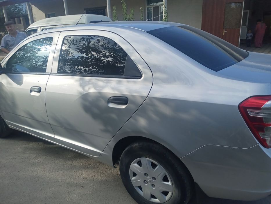 Qoblt sotiladi bir qol moshin