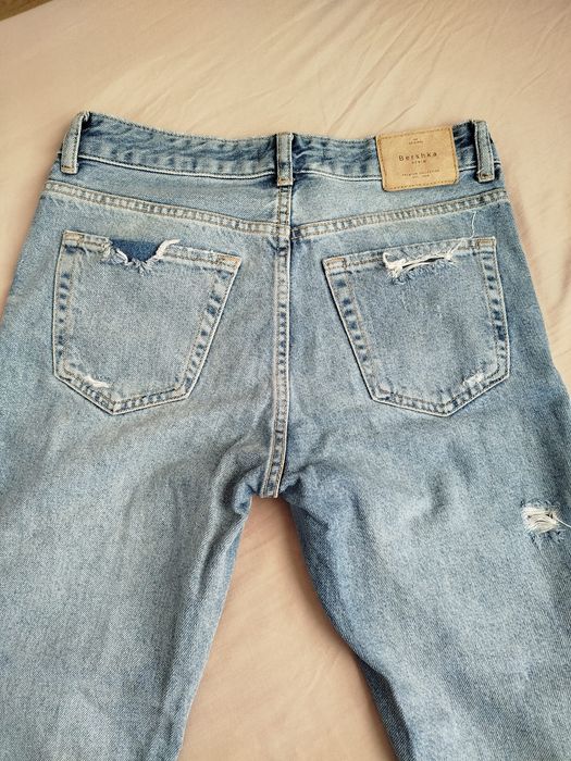 Накъсани сини дънки Bershka
