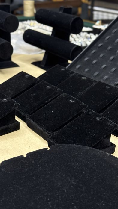 Подставки и планшеты под украшения