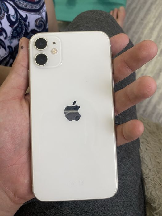 Продам Айфон 11
