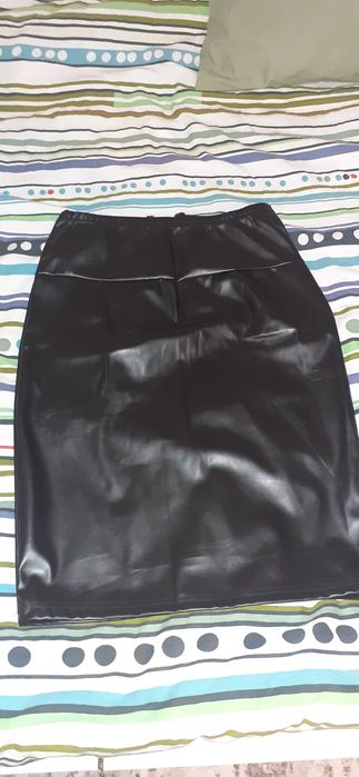 Fusta imitatie piele, noua, mas S
