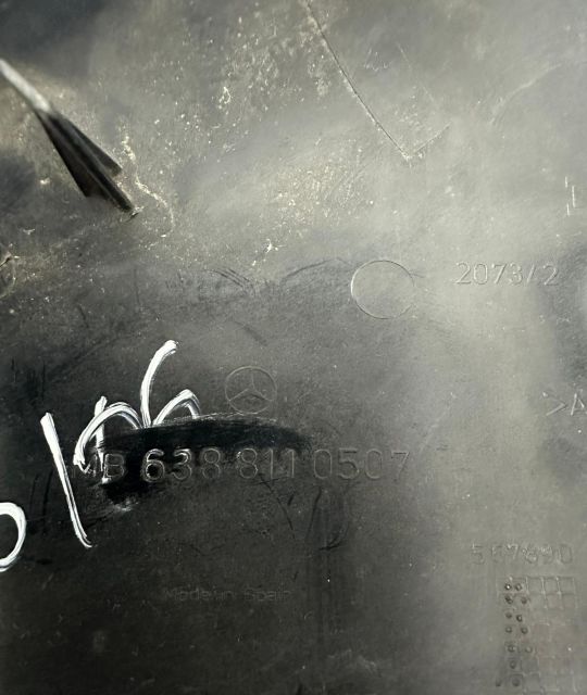 Ornament oglinda dreapta  6388110507 Mercedes-Benz Vito W638